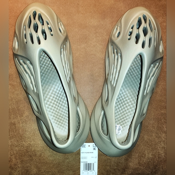 BNWT | adidas Yeezy Foam RNR | Men's 12 - Picture 5 of 8